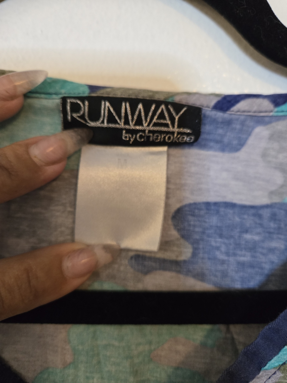Camo Print V-Neck Scrub Top in Teal & Navy - Picture 4 of 4